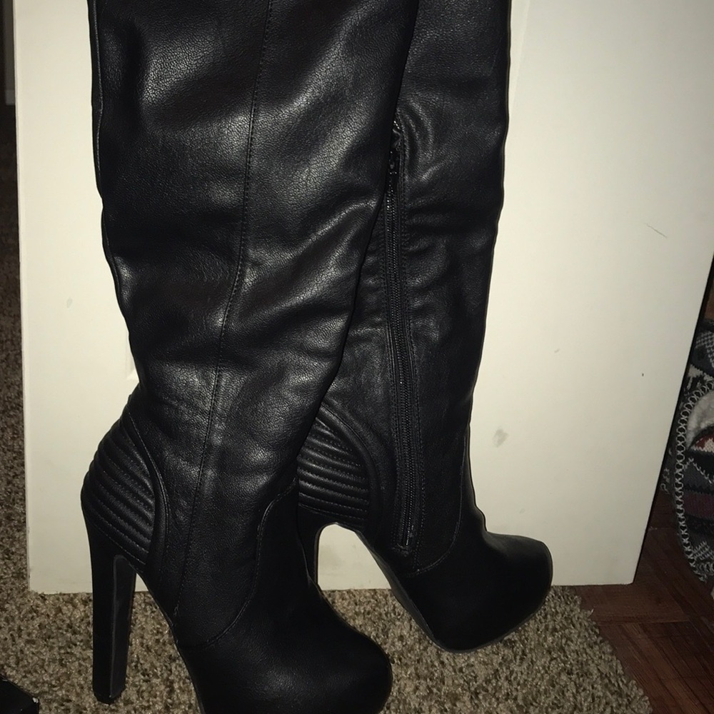 Black Knee high boots - Picture 4 of 8